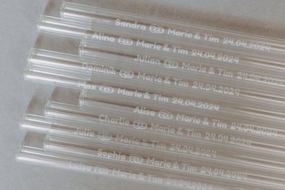 Personalisierte Glasstrohhalme mit Gastnamen – stilvolle Gastgeschenke für eure Hochzeit